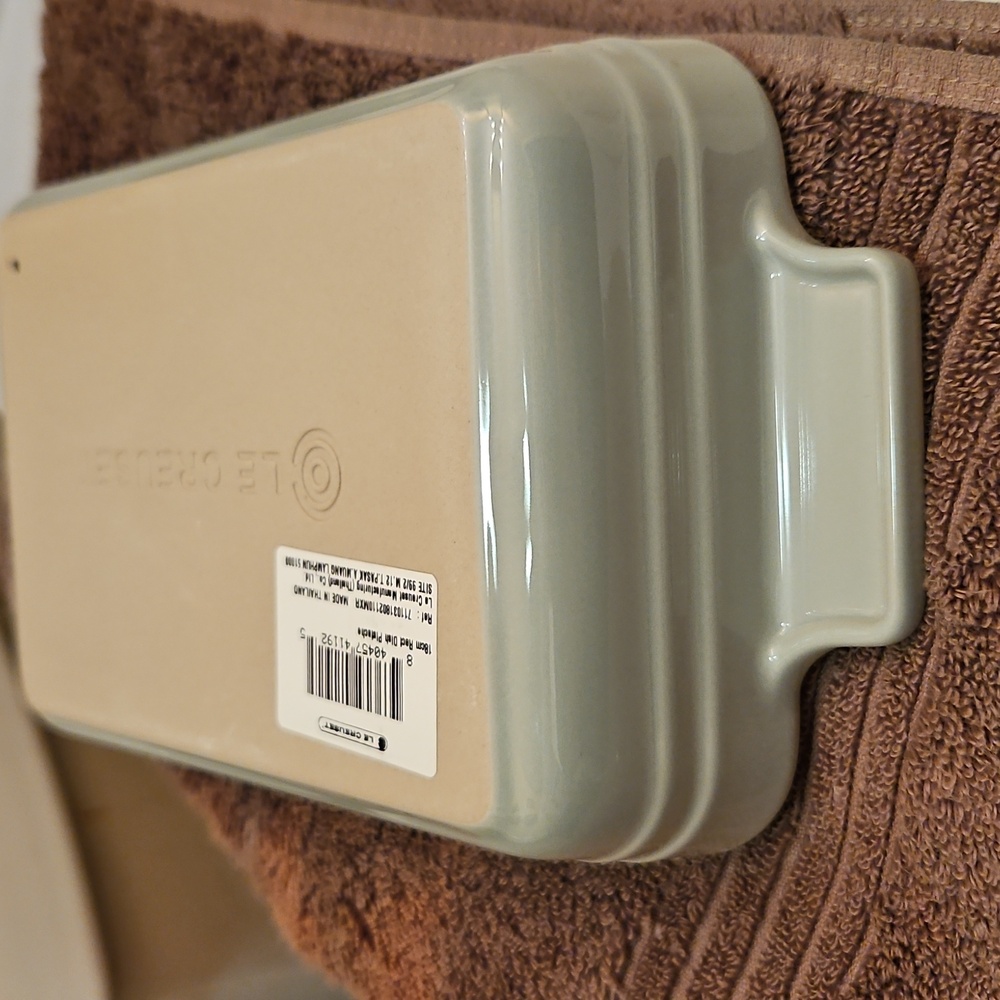 Le Creuset  Rectangular Baking Dish - Picture 8 of 10